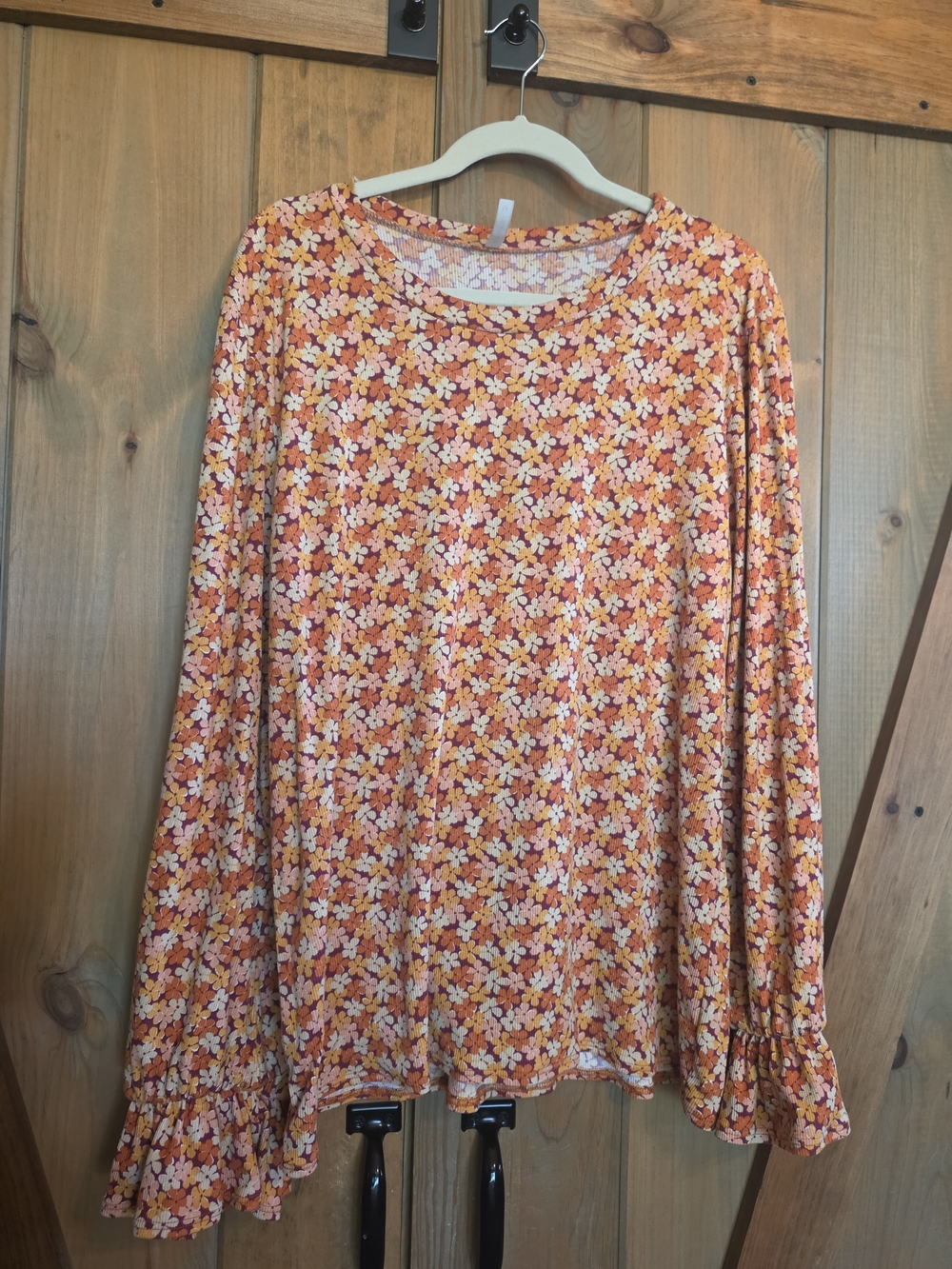 Acting Pro Orange Floral Long-Sleeve Ruffle Cuff Tee